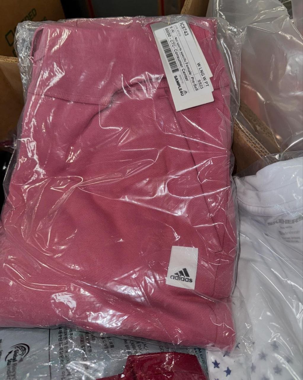 sport clothing pallets